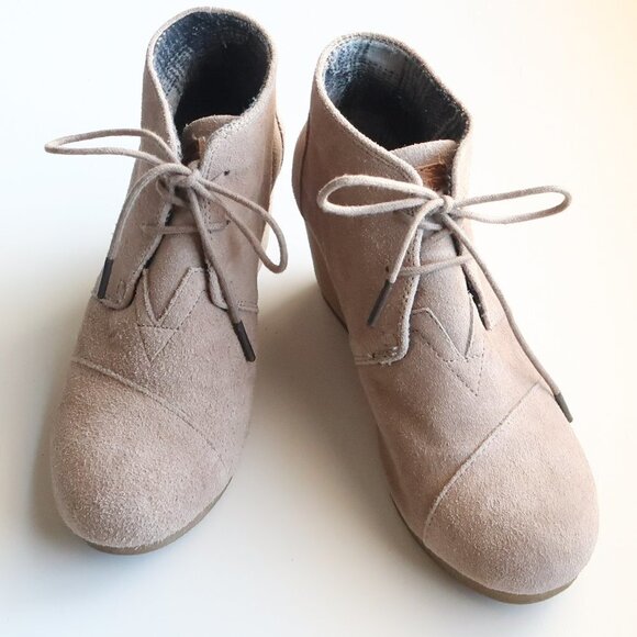 Toms Taupe Suede Leather Wedge Heel Lace-up Ankle Boots Booties Size 8 - Picture 4 of 16